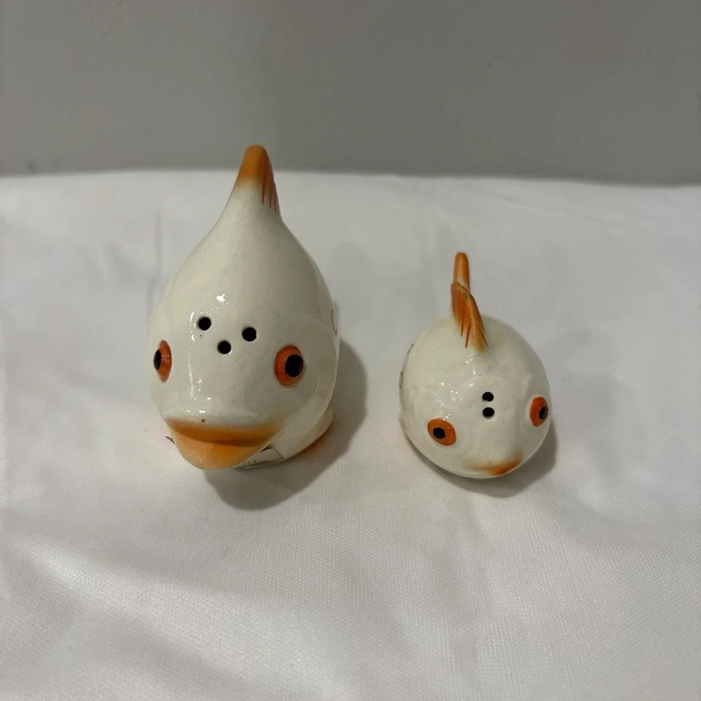 vintage anthropomorphic fish salt & pepper Set Mom & Baby White Orange